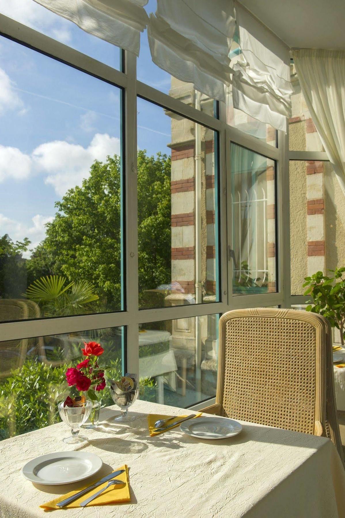 De Tourisme Bleues Regina Aparthotel